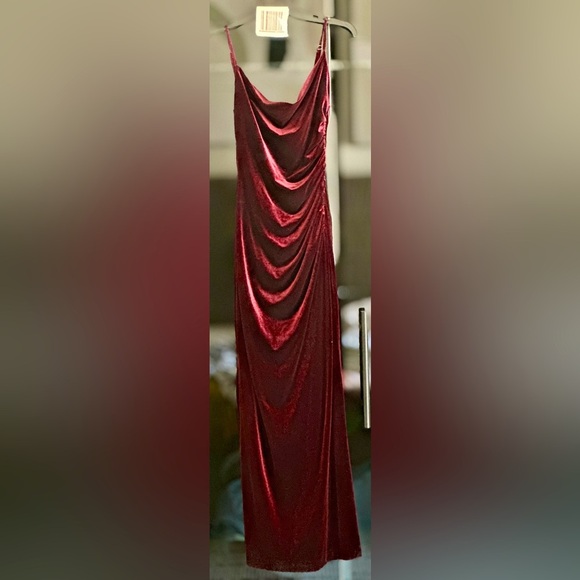 Laundry by Shelli Segal velvet gown.Size 2.Extremely flattering.Worn only once! - Picture 1 of 6